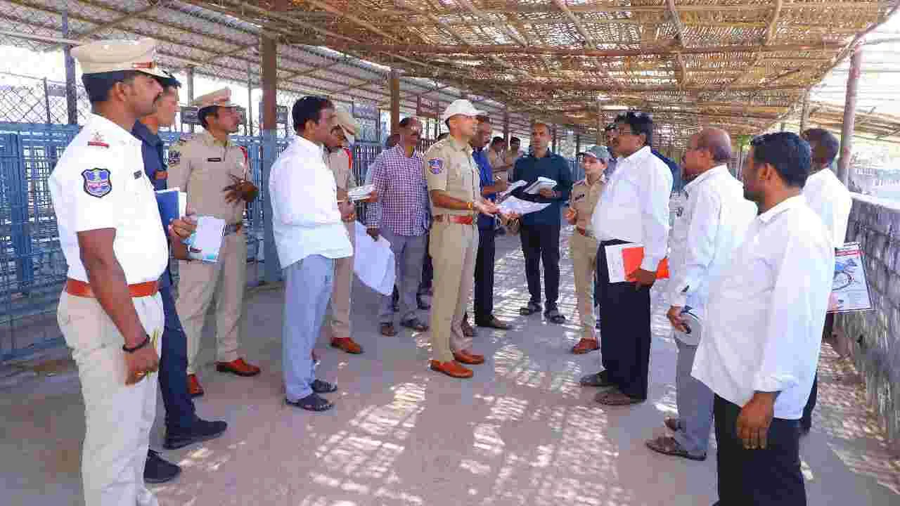 భక్తులకు ఇబ్బందులు తలెత్తకుండా పకడ్బందీ ఏర్పాట్లు