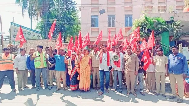 పెండింగ్ సమస్యలను పరిష్కరించాలి