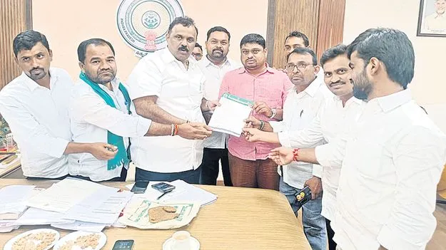 ముదిగుబ్బ ఎంపీపీపై చర్యలు తీసుకోండి