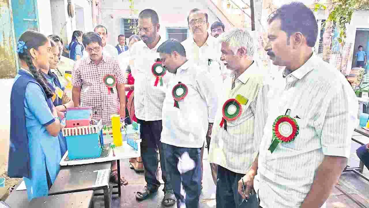 ఆకట్టుకున్నవైజ్ఞానికి ప్రదర్శన