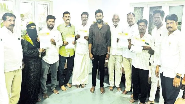 CMRF సీఎంఆర్ఎఫ్ చెక్కుల పంపిణీ