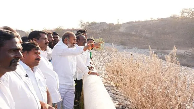 రైతులను మభ్యపెట్టే ప్రయత్నం చేస్తున్న కేటీఆర్‌..