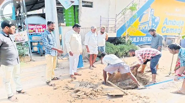 డ్రైనేజీల్లో పూడిక తొలగింపు