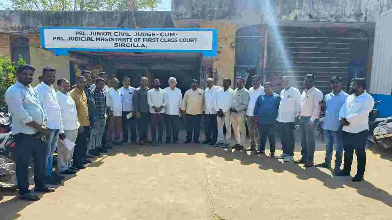 విధులు బహిష్కరించిన న్యాయవాదులు