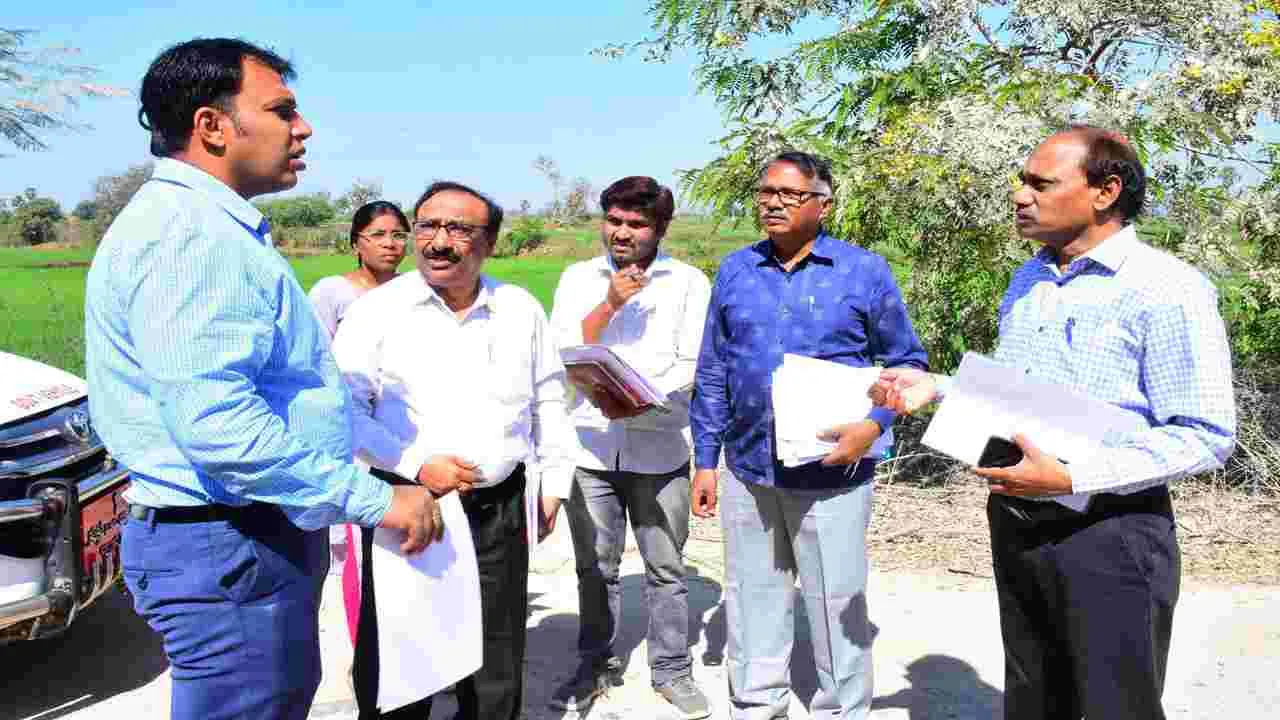 రహదారుల పనులను వేగవంతం చేయాలి