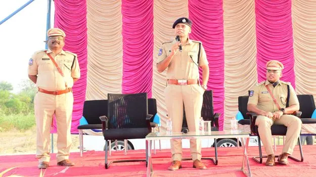 ప్రజలకు ఉత్తమ సేవలు అందించాలి