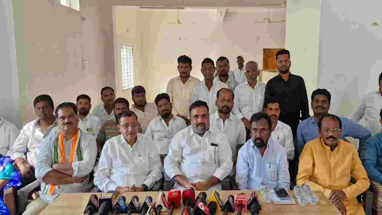 కాంగ్రెస్ను బలహీనపరిచేందుకు బీఆర్ఎస్ ప్రయత్నాలు
