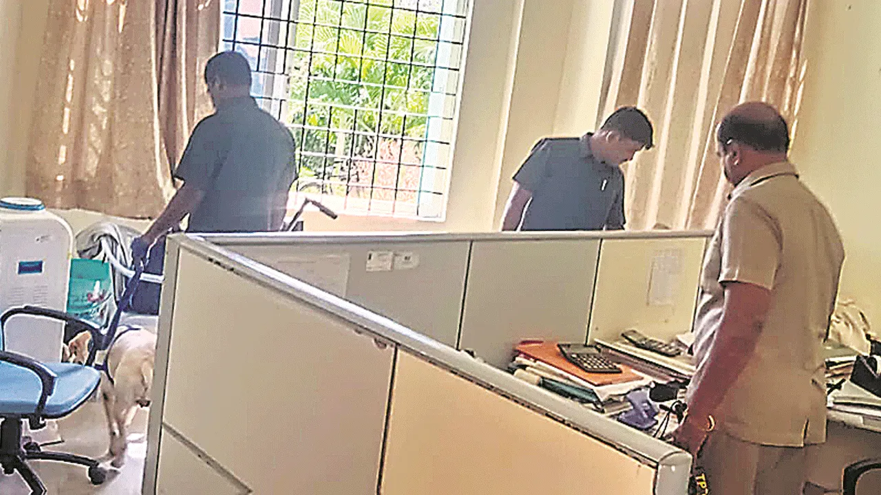 వ్యవసాయ కళాశాలకు మళ్లీ బాంబు బెదిరింపు