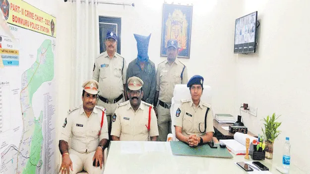 జంట హత్యల కేసులో నిందితుడి అరెస్టు