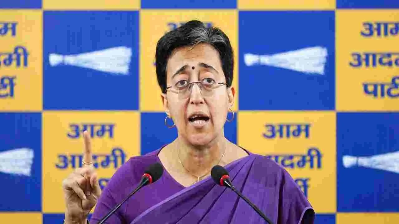 Atishi: వచ్చి రాగానే కొత్త ప్రభుత్వంపై ఆప్ ఒత్తిడి.. ఢిల్లీ మహిళలు వేచి చూస్తున్నారని..