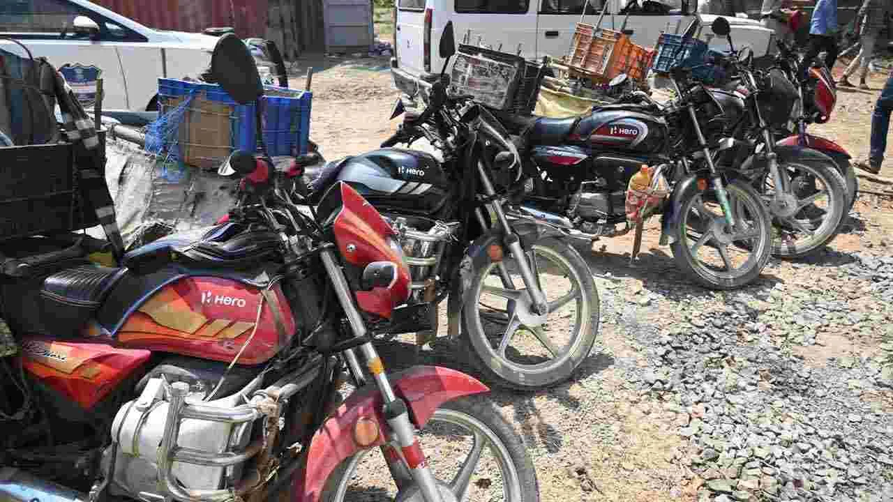 సైబర్ నేరాల కోసం భారీగా సెల్ ఫోన్ల సేకరణ.. గుట్టు రట్టు చేసిన పోలీసులు