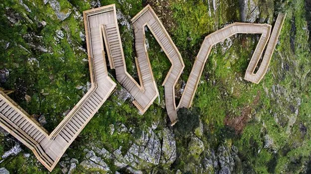 చెక్క మెట్లు... అదిరిపోయేట్టు...