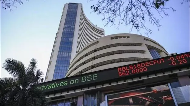Stock Market: నష్టాలతో మొదలైన మార్కెట్లు.. ఈ రోజు టాప్ ఫైవ్ స్టాక్స్ ఇవే..