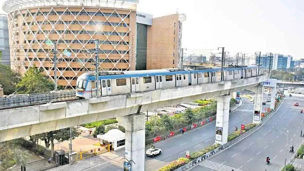 Hyderabad: పిటిషన్‌.. మెట్రో పరేషాన్‌..