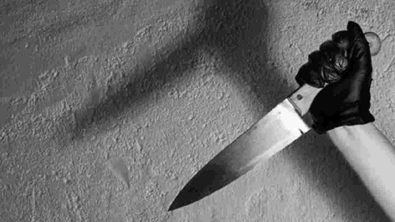 Hyderabad: తాతను పొడిచి చంపిన మనవడు..