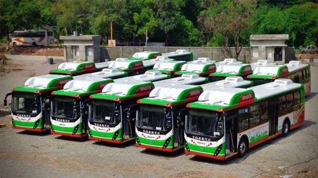 AC buses: రద్దీ రూట్లలో ఏసీ బస్సులు..