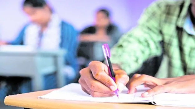Inter annual exams: ఇంటర్ పరీక్షలపై బిగ్ అప్‏డేట్.. కేంద్రాల వద్ద అవి ఫ్రీ..