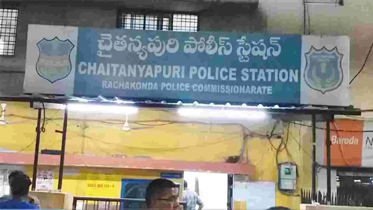 Hyderabad: భార్యపై దాడి.. చనిపోయిందనుకుని పోలీస్స్టేషన్కు..