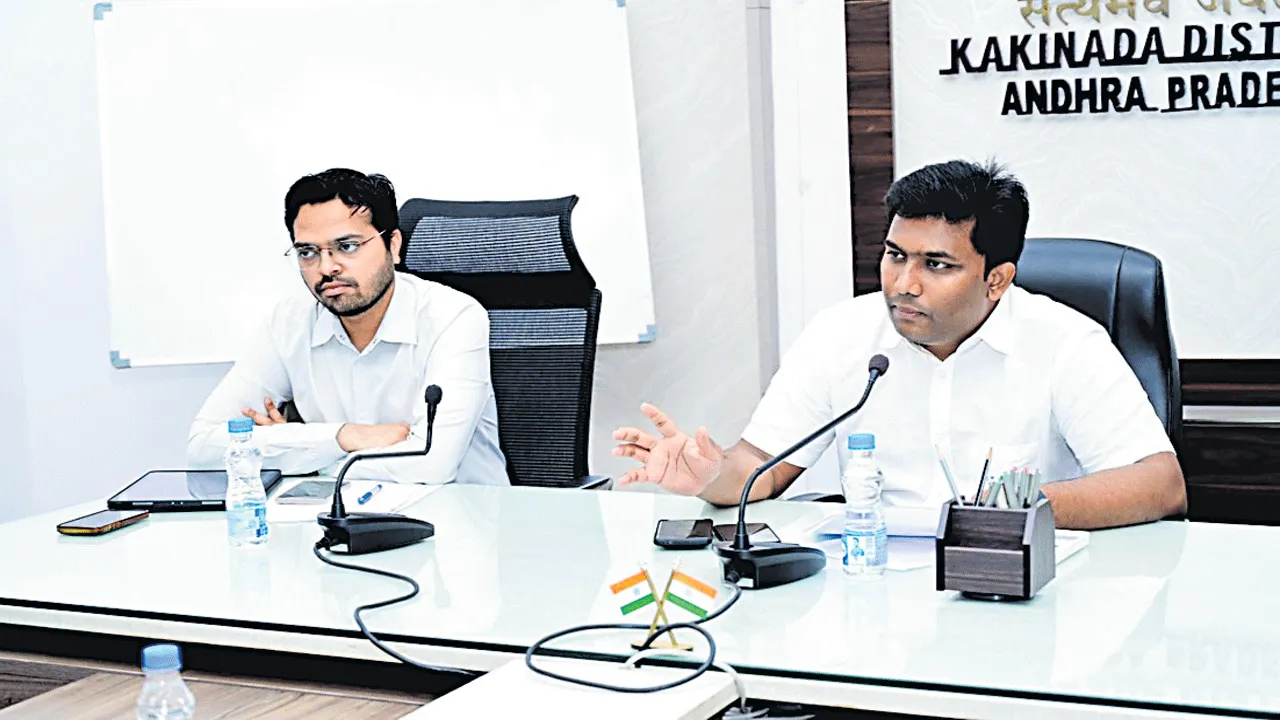 కంప్రెస్ట్ బయోగ్యాస్ ప్లాంట్ ఏర్పాటుకు స్థలాలను గుర్తించాలి : కలెక్టర్