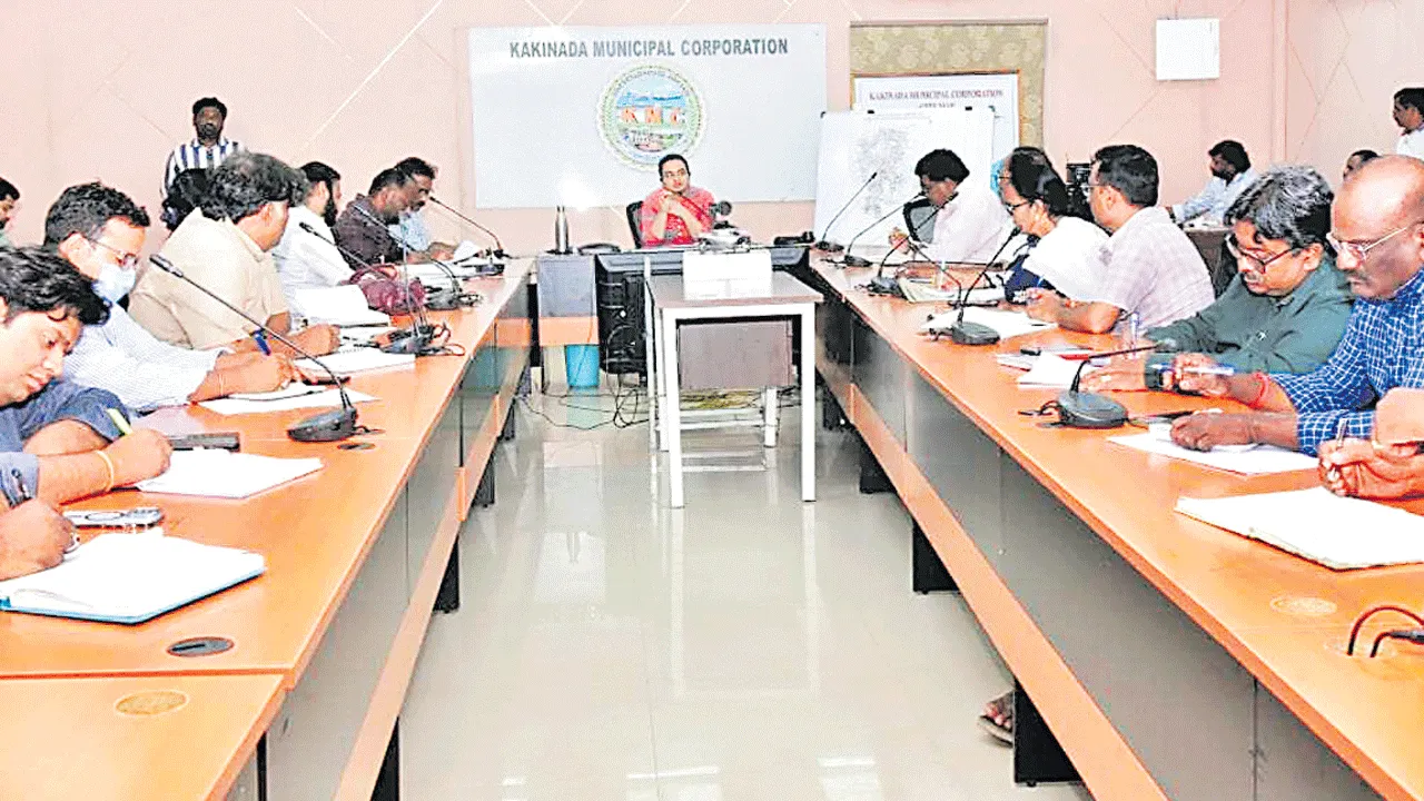 పన్నుల వసూళ్లలో ఏమాత్రం అశ్రద్ధ వద్దు
