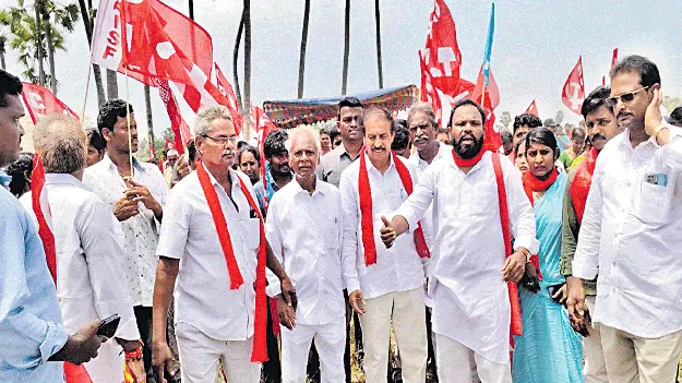 ఇళ్ల స్థలాలు ఇవ్వాల్సిందే
