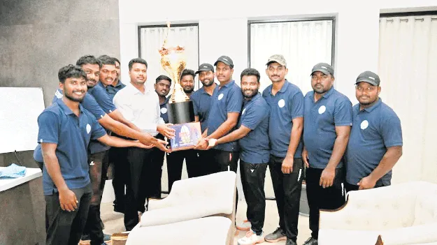 రెవెన్యూ క్రికెట్‌ ప్రీమియర్‌ లీగ్‌ పోటీల్లో కోనసీమ కలెక్టరేట్‌ జట్టు విన్నర్‌