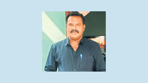 కాంట్రాక్టు ఉద్యోగికి పర్యాటక పగ్గాలు!