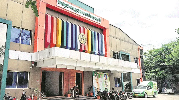 స్తంభించిన డీసీసీబీ సేవలు