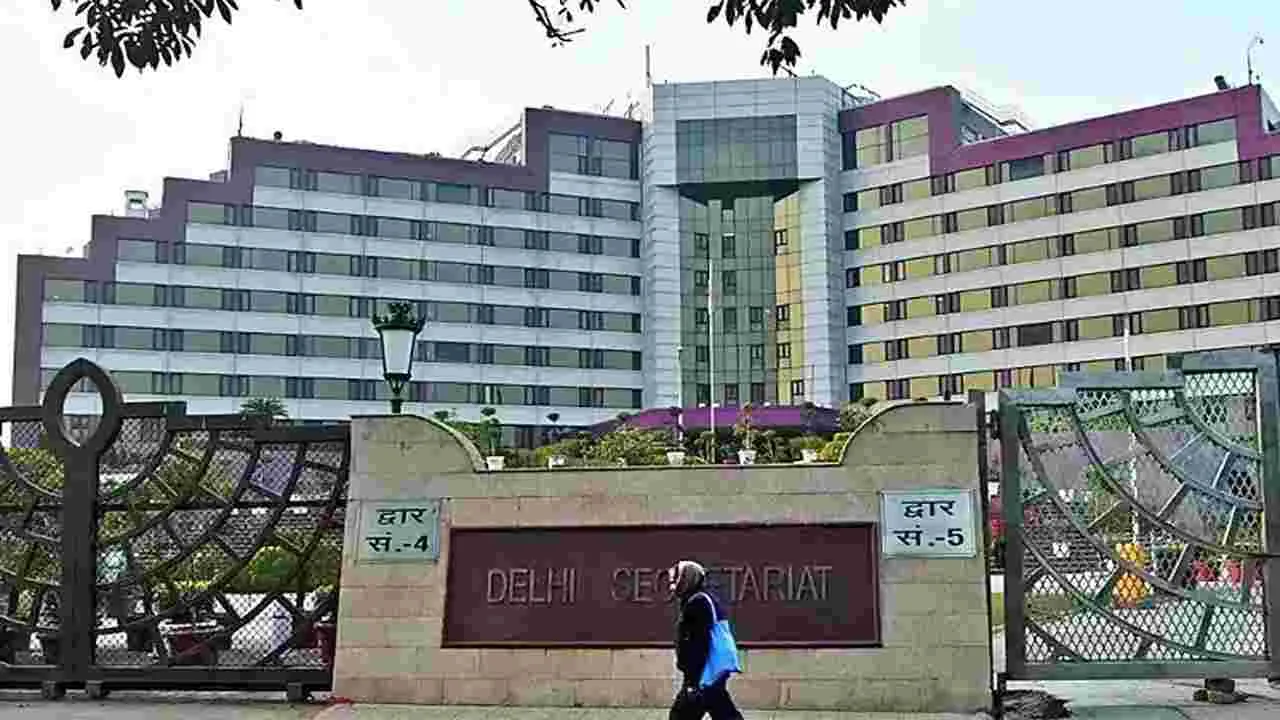 Delhi Secretariat sealed: ఢిల్లీ సచివాలయానికి తాళం.. ఫైళ్లు, రికార్డులు భద్రపరచాలని ఆదేశం..