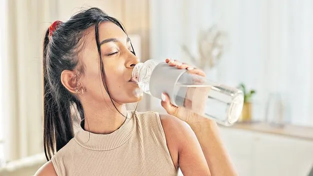 Health Tips: రోజుకు ఎన్ని నీళ్లు తాగాలి?