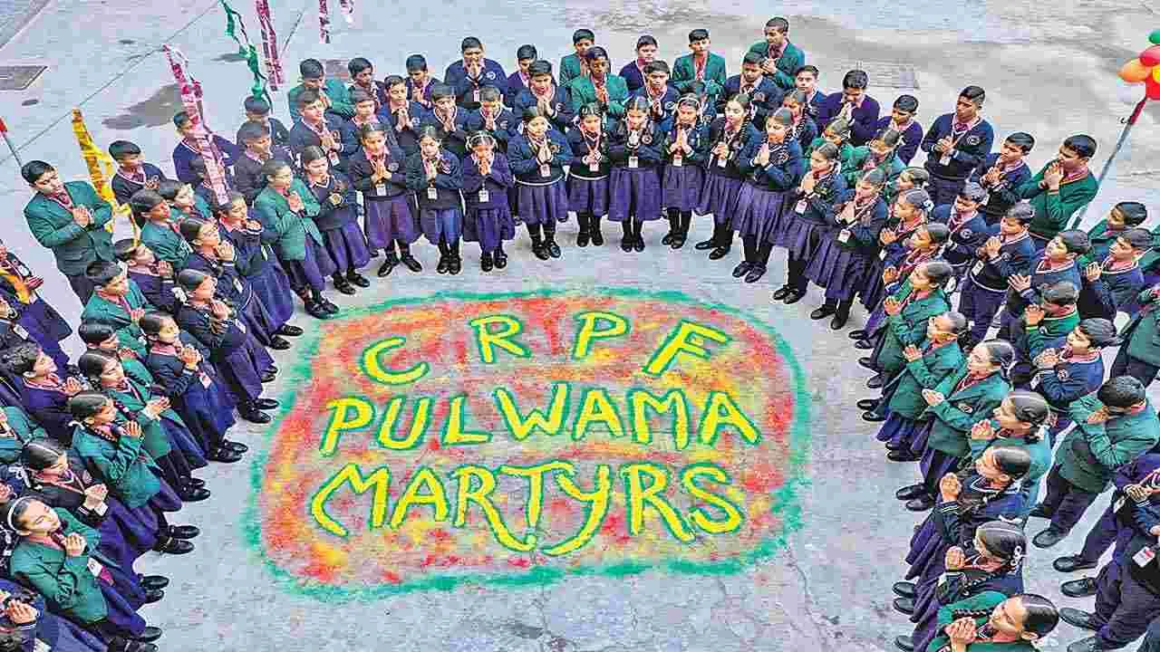 Pulwama Attack: పుల్వామా అమరులకు ఘన నివాళులు