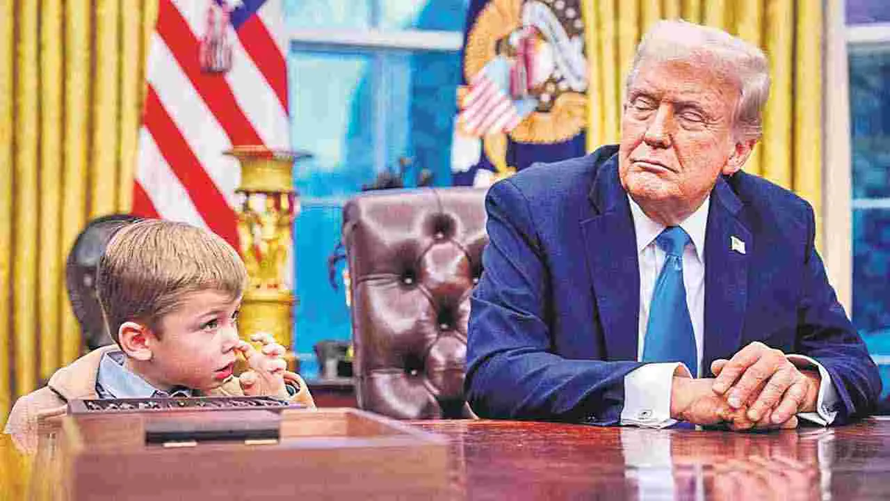 Resolute Desk: ముక్కులో వేలెట్టి రుద్దాడని 145 ఏళ్ల నాటి డెస్క్నే మార్చేశారు!