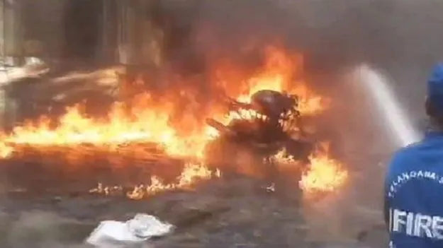 Hyderabad: భారీ అగ్ని ప్రమాదం.. 400 గుడిసెలు దగ్ధం..