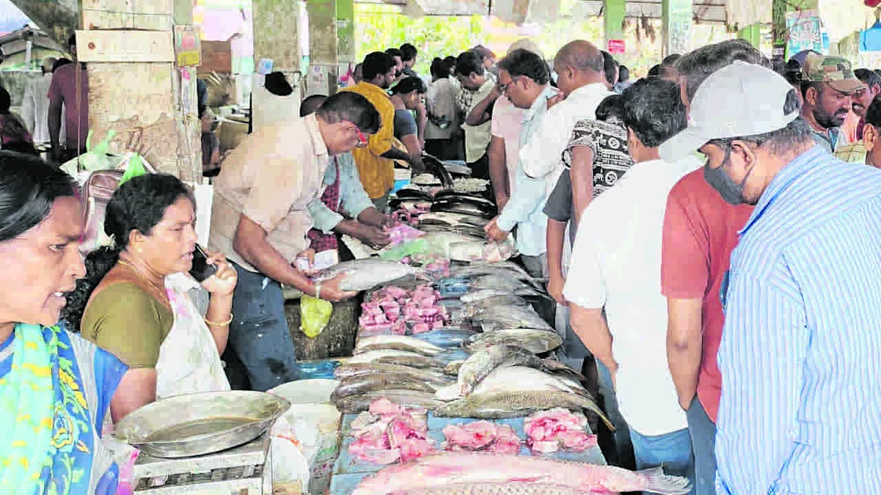 అక్కడ వెలవెల... ఇక్కడ కళకళ