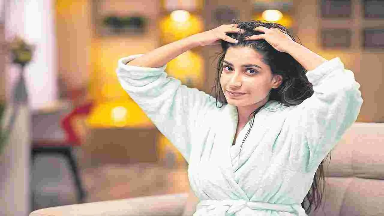Dandruff: చుండ్రు వేధిస్తోందా..!