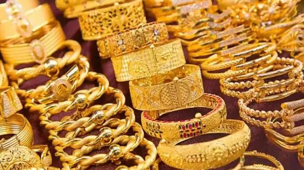 Gold and Silver Rates Today: స్వల్పంగా పెరిగిన బంగారం ధరలు.. ఈరోజు బంగారం, వెండి ధరలు ఎలా ఉన్నాయంటే..