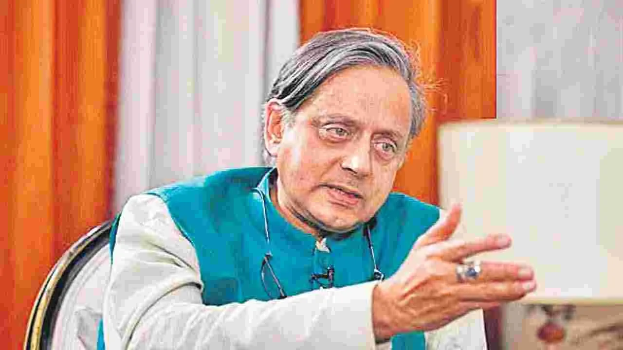 Shashi Tharoor: ప్రస్తుతానికి కాంగ్రె్సలోనే ఉన్నా..