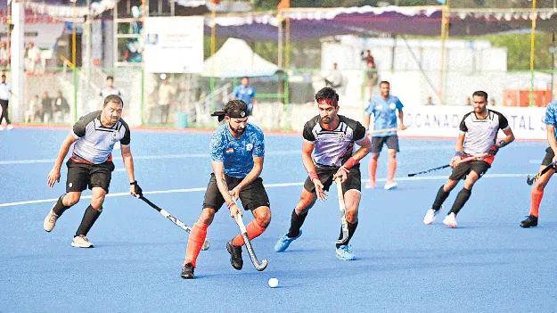 హుషారుగా హాకీ...