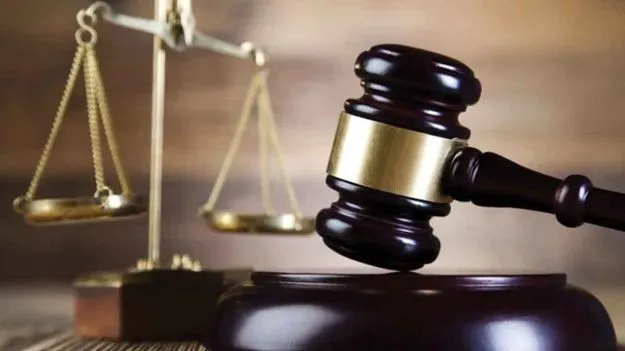 రూ.200 తేడా ఉందని 93 కోట్ల ఖాతాను నిలిపేస్తారా?