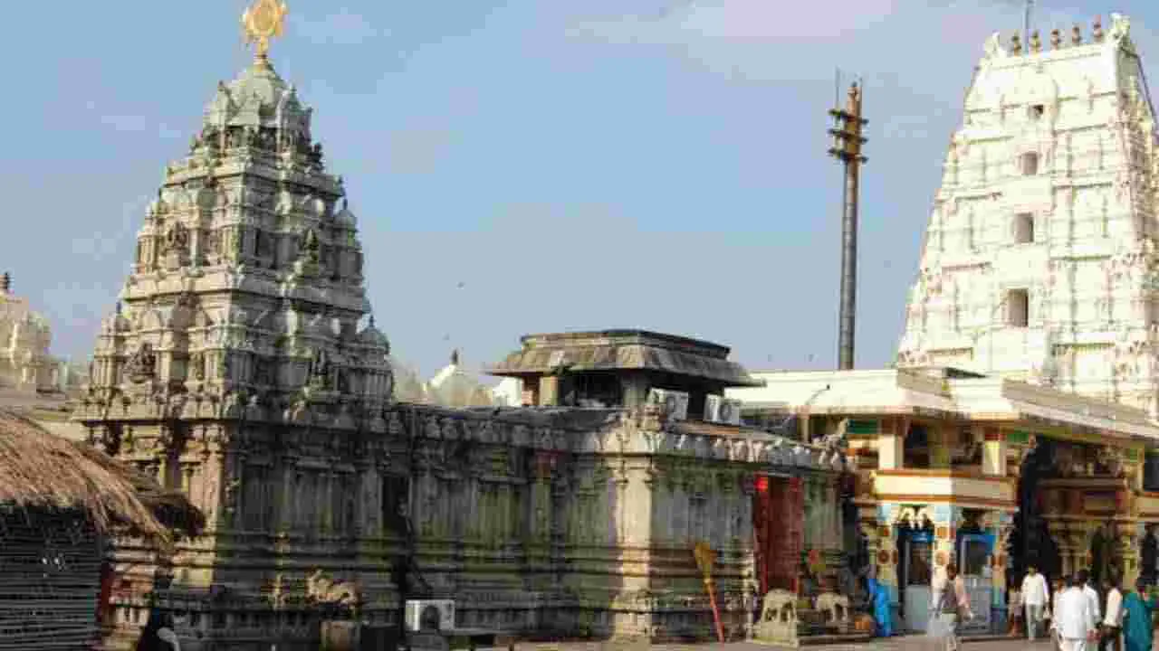 Srikalahasti: వైభవంగా వాయులింగేశ్వరుడి ధ్వజారోహణం