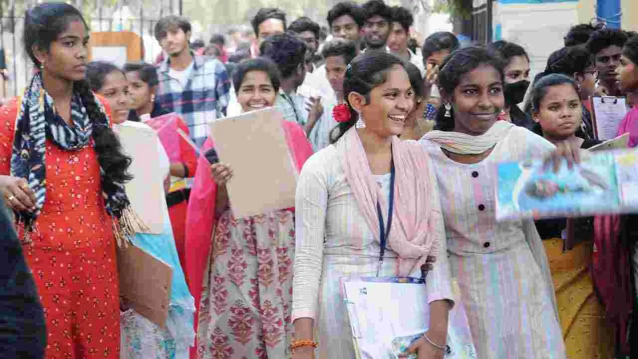 APPSC: గ్రూప్-2 మెయిన్స్ హాల్ టిక్కెట్లు విడుదల