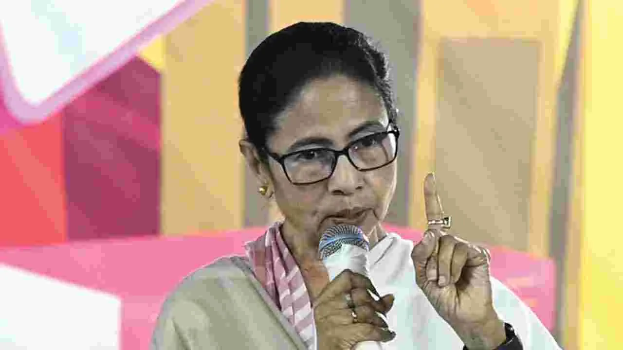 Mamata Banerjee: బెంగాల్లో టీఎంసీ ఒంటరిపోరు