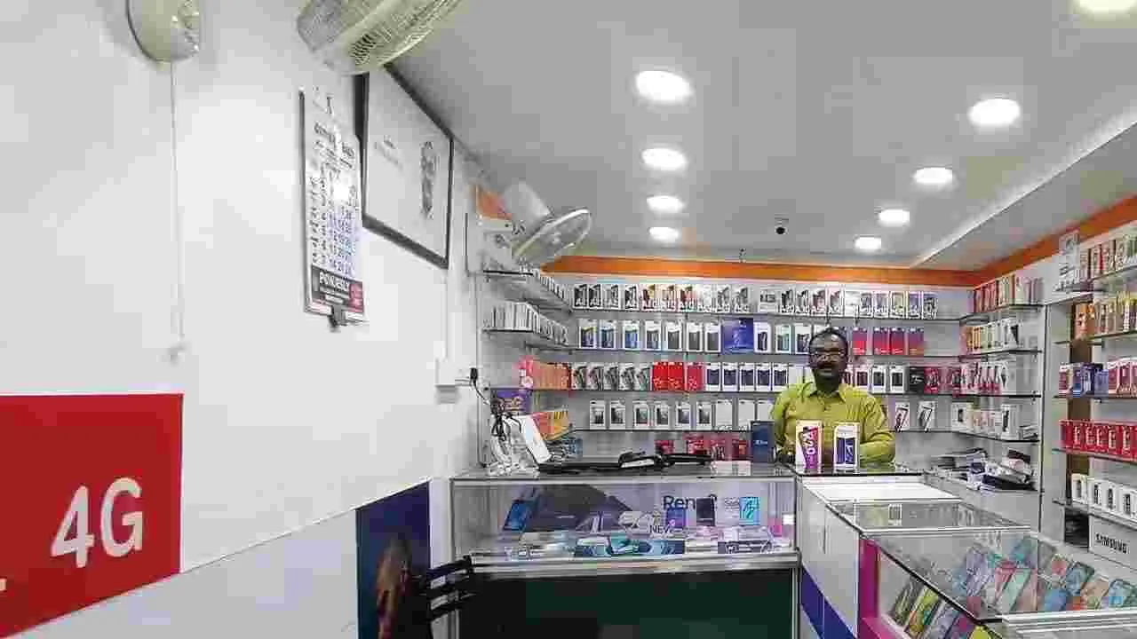 Vijayawada Robbery: రూ.2.5 కోట్ల విలువైనయాపిల్ ఫోన్లు కొట్టేశారు