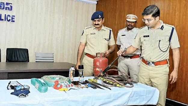 ఏటీఎంలే టార్గెట్