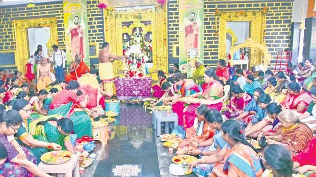 వైభవంగా లక్ష్మీపూజ