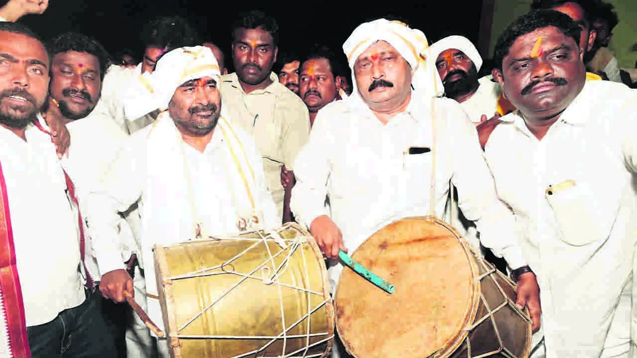 పెద్దగట్టుకు చేరిన దేవరపెట్టె