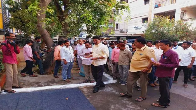 రోడ్లు, డ్రెయిన్ల నిర్మాణానికి ప్రాధాన్యత