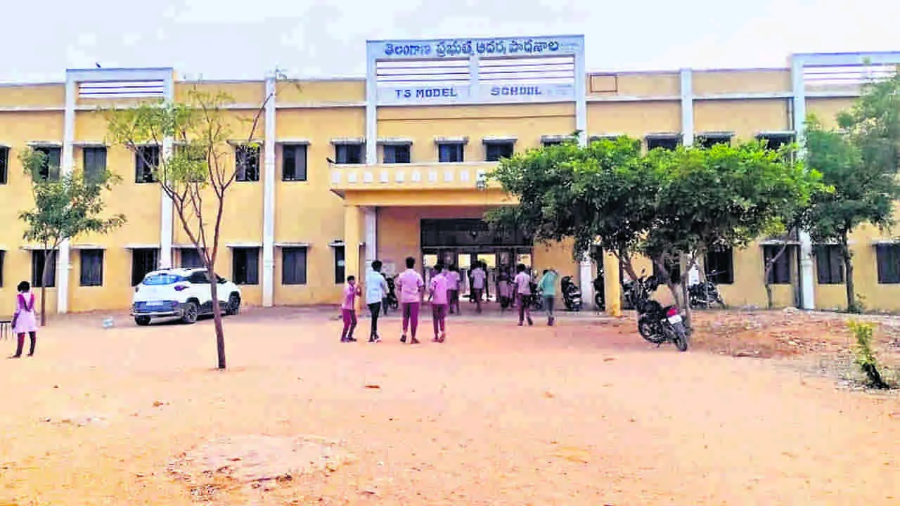 కార్పొరేట్కు దీటుగా ‘ఆదర్శ’బోధన