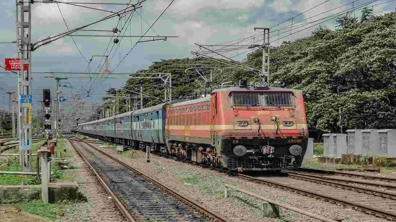 Ernakulam Express: ఎర్నాకుళం ఎక్స్ప్రెస్కు తప్పిన ముప్పు.. అసలేం జరిగిందంటే..