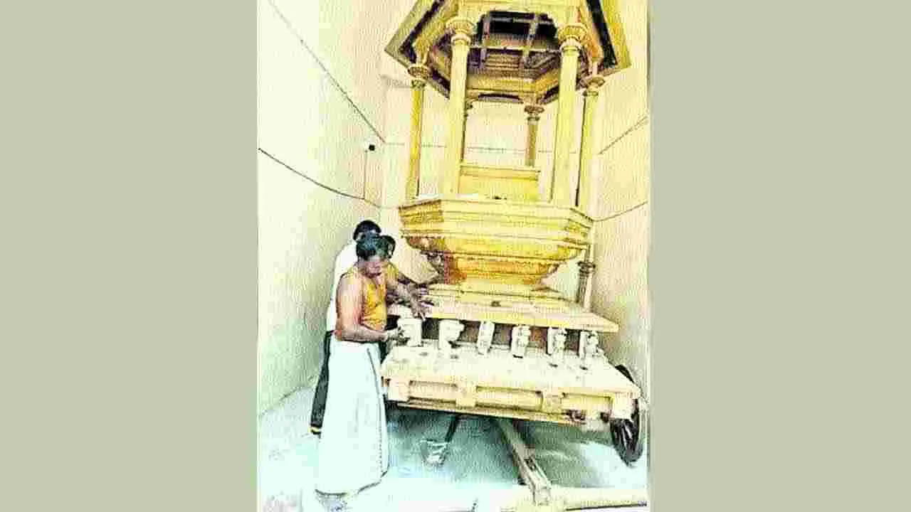 Chennai: ముమ్మరంగా వెండి రథం తయారీ పనులు..